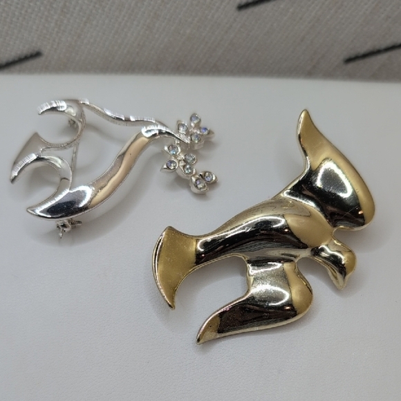 Elegant Silver and Gold Brooch Set - Picture 1 of 5